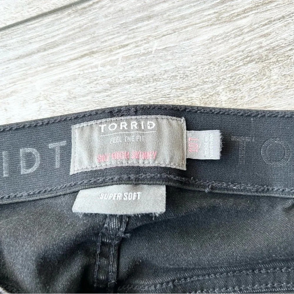 Torrid Bomshell Sky High Rise Skinny Zipper Jeans - Picture 8 of 16